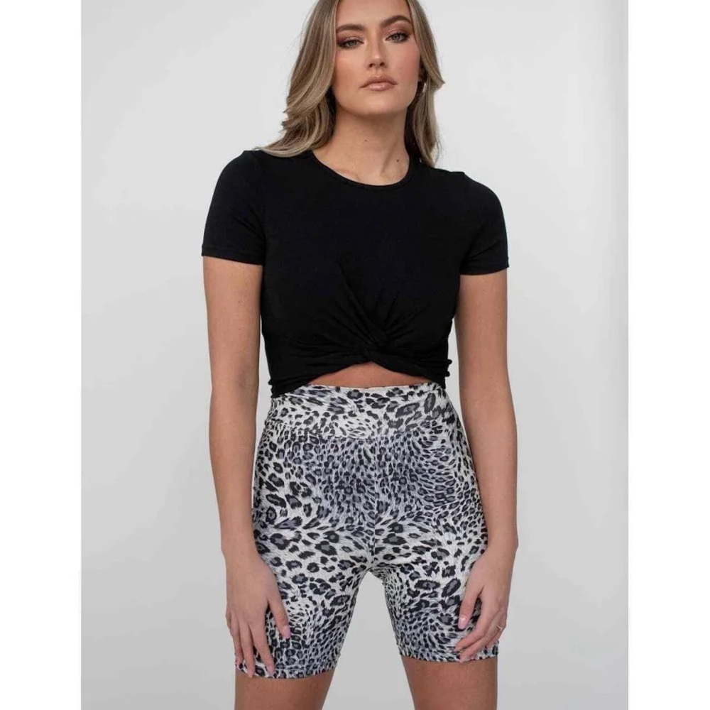 By Egreis BIKER SHORTS GRAY LEOPARD sz large